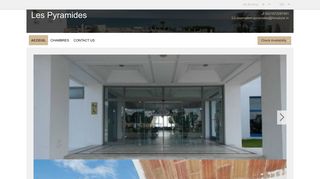 LES PYRAMIDES ***